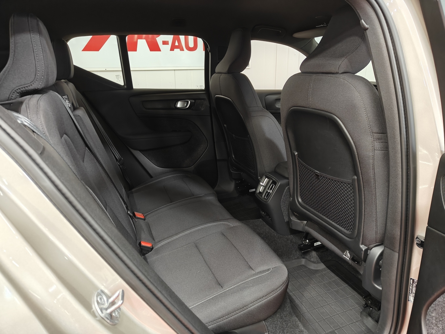 VOLVO XC40 2023