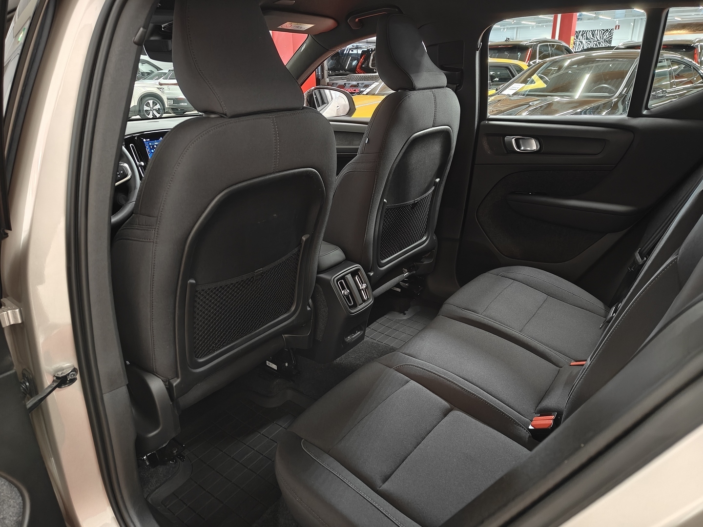 VOLVO XC40 2023
