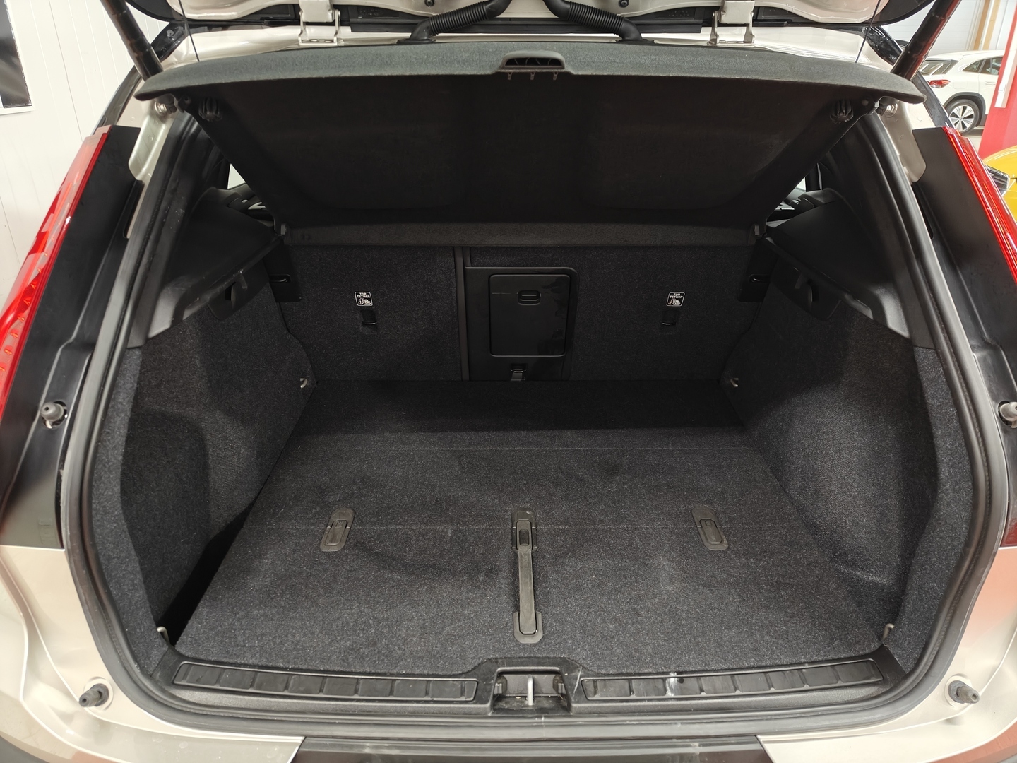 VOLVO XC40 2023