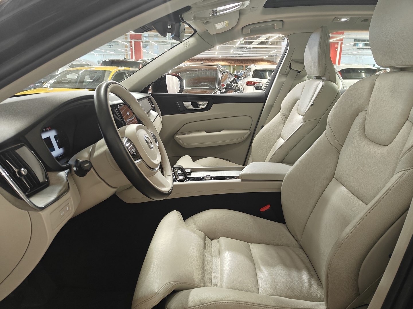 VOLVO XC60 8