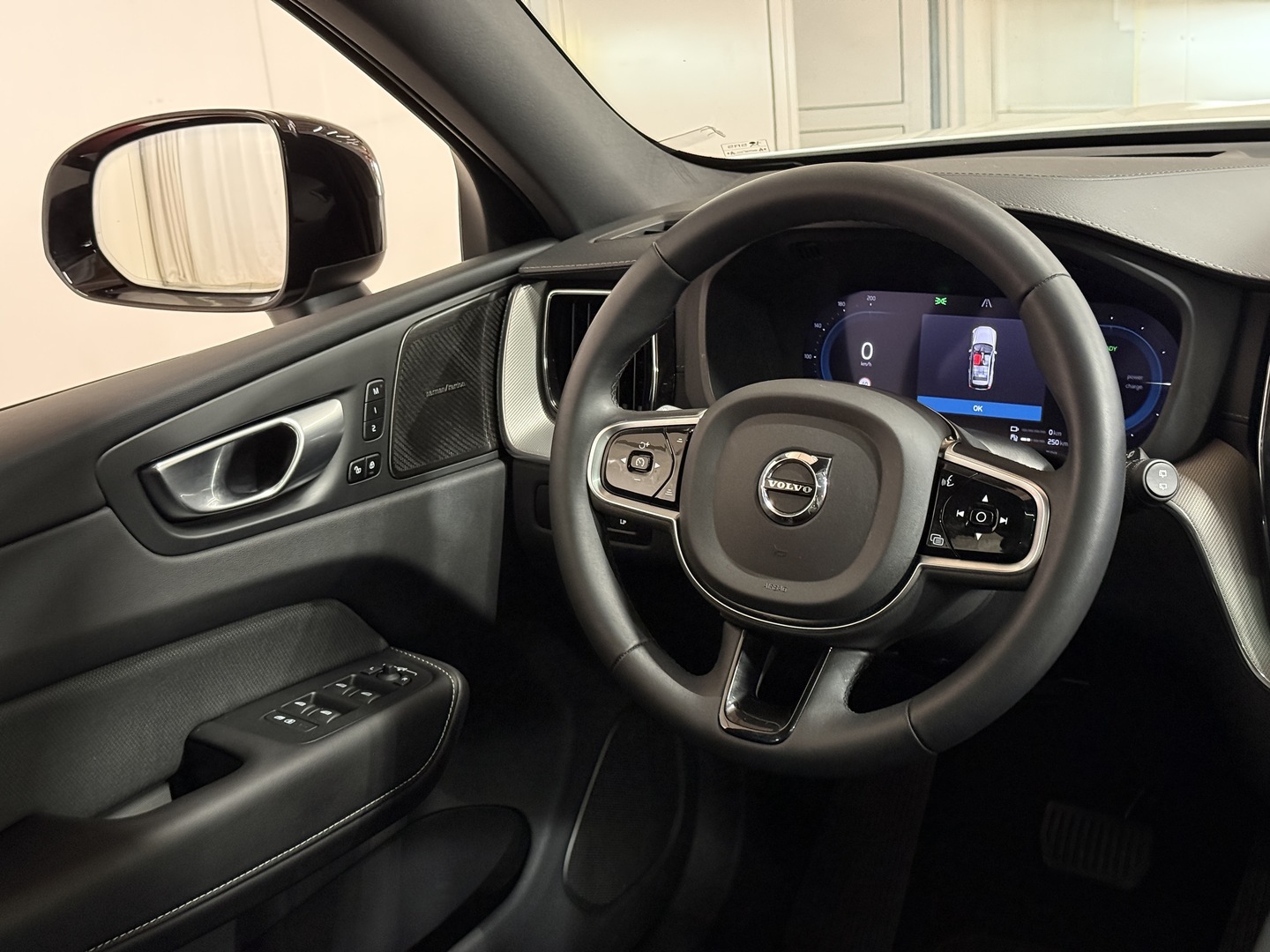 VOLVO XC60 2023