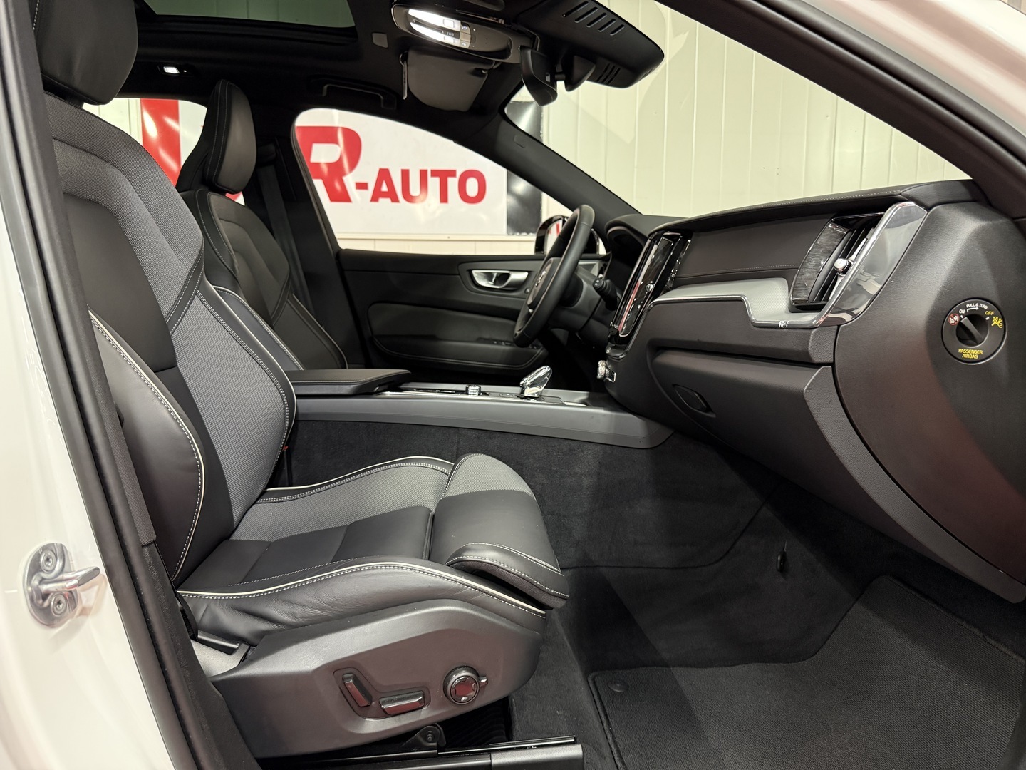 VOLVO XC60 2023