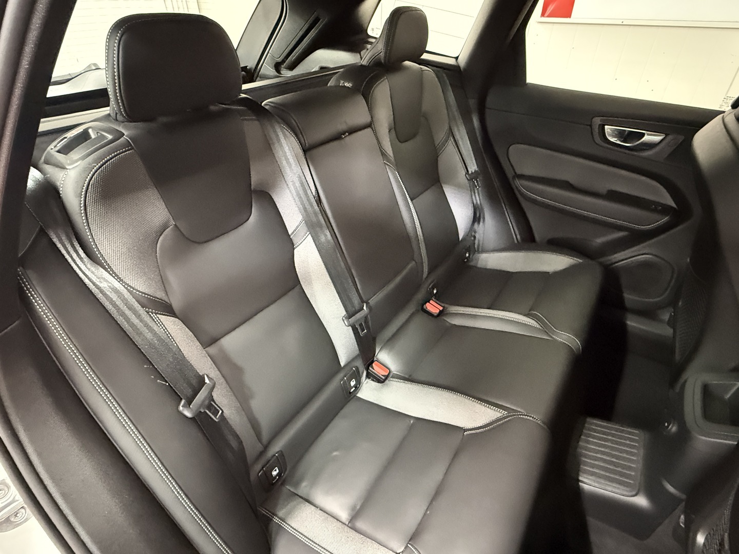 VOLVO XC60 2023