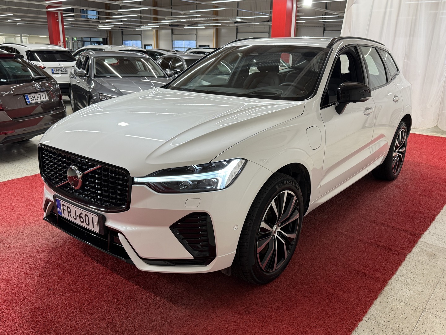 VOLVO XC60 2023
