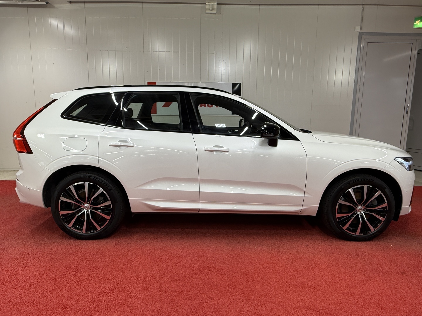 VOLVO XC60 2023
