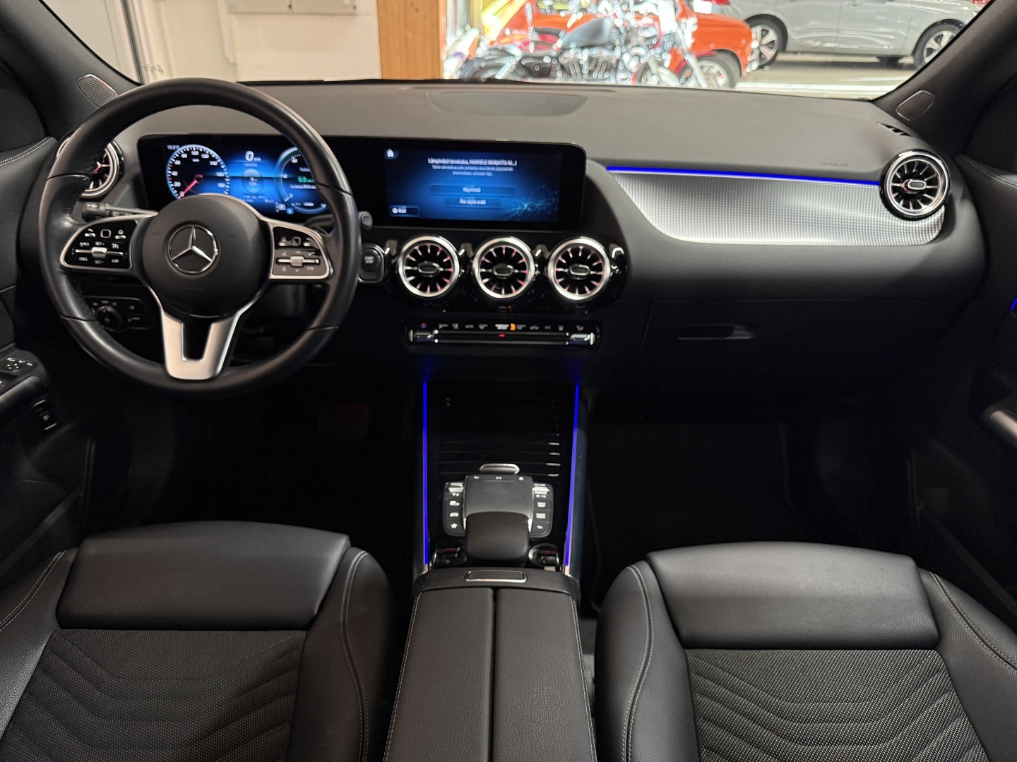 MERCEDES-BENZ EQA 2023