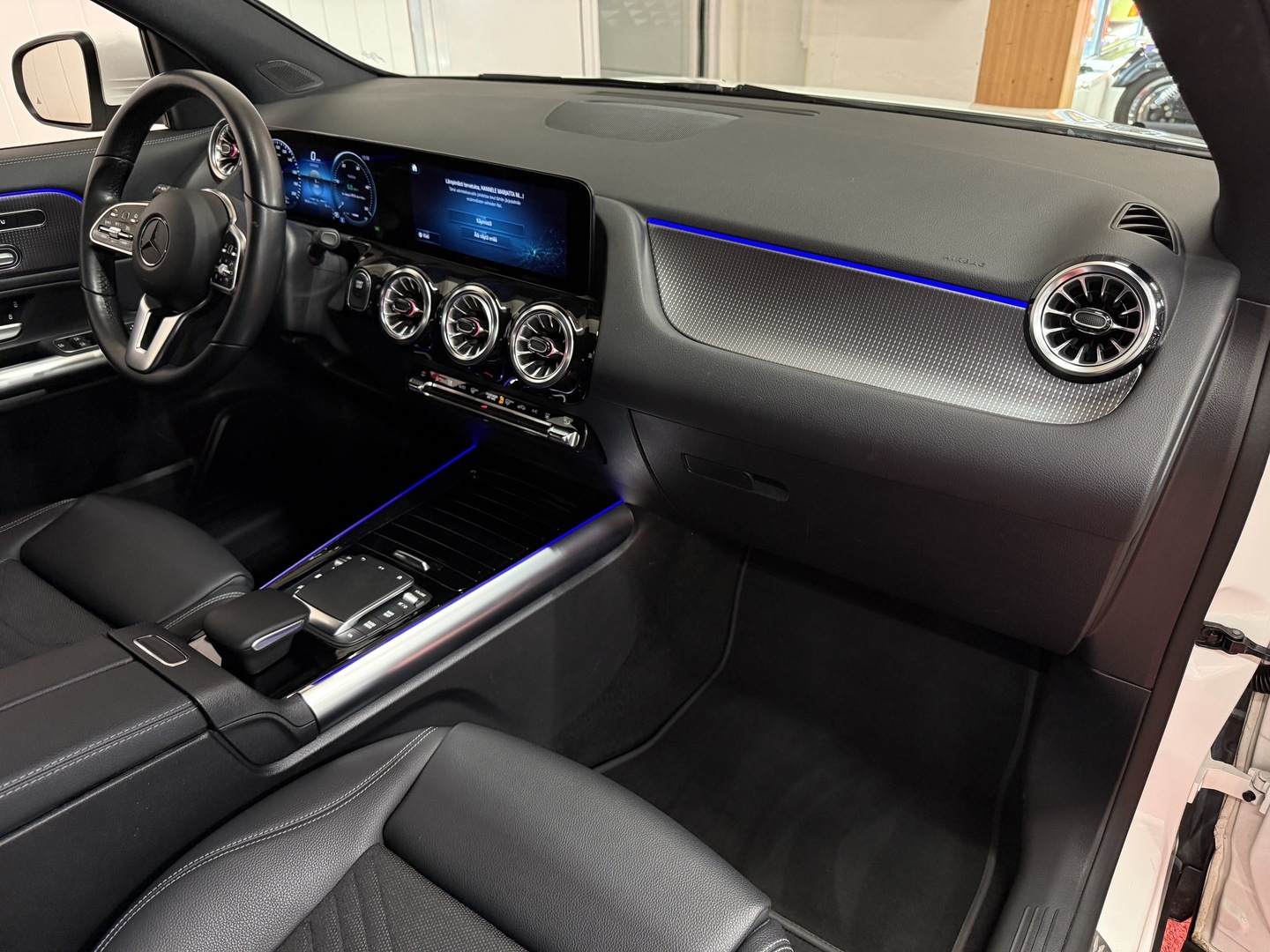 MERCEDES-BENZ EQA 2023