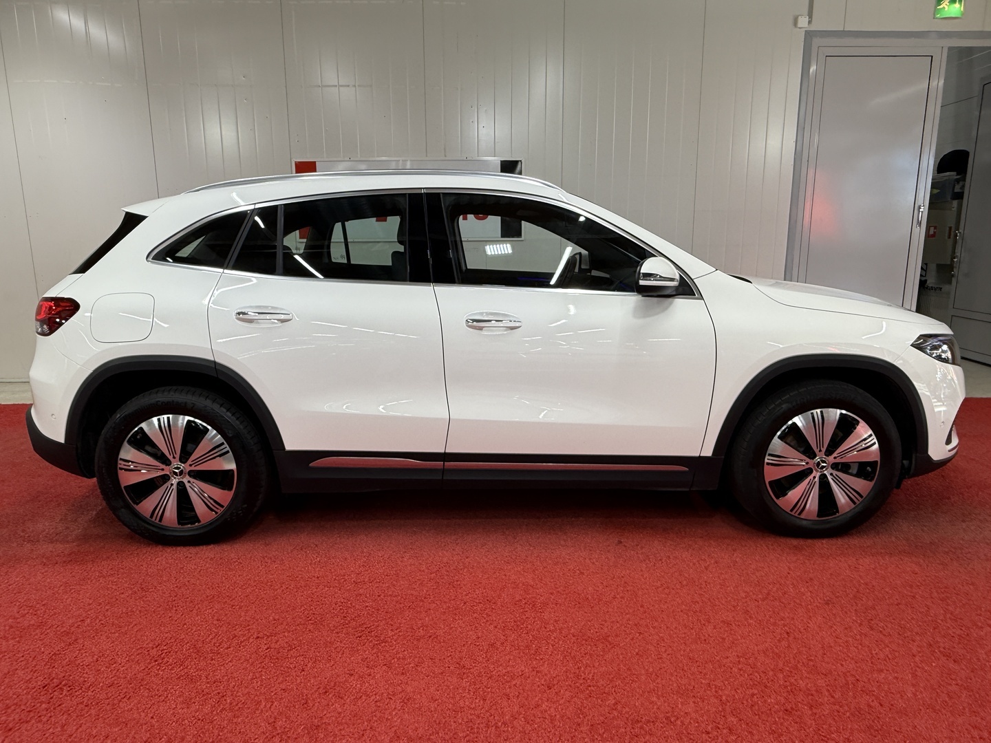 MERCEDES-BENZ EQA 2023