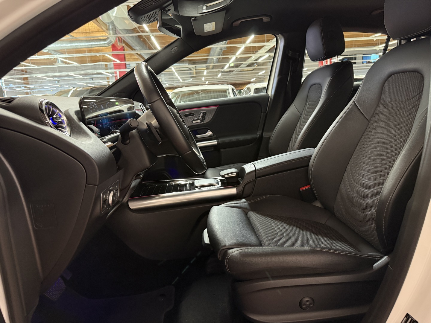 MERCEDES-BENZ EQA 2023