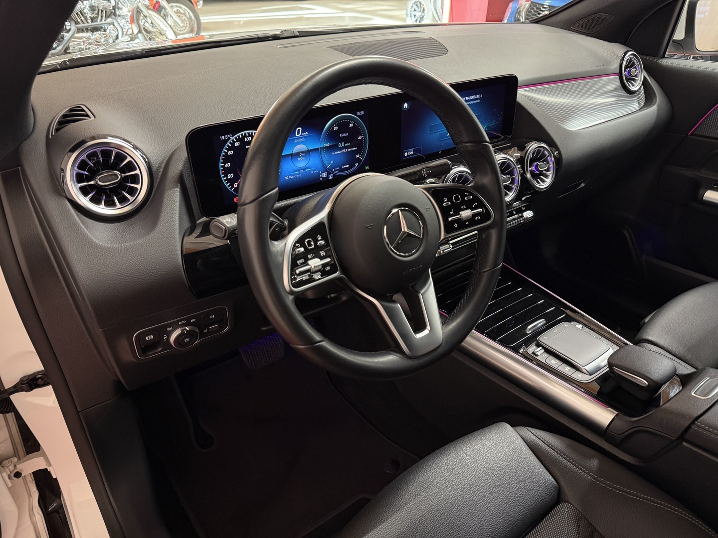 MERCEDES-BENZ EQA 2023