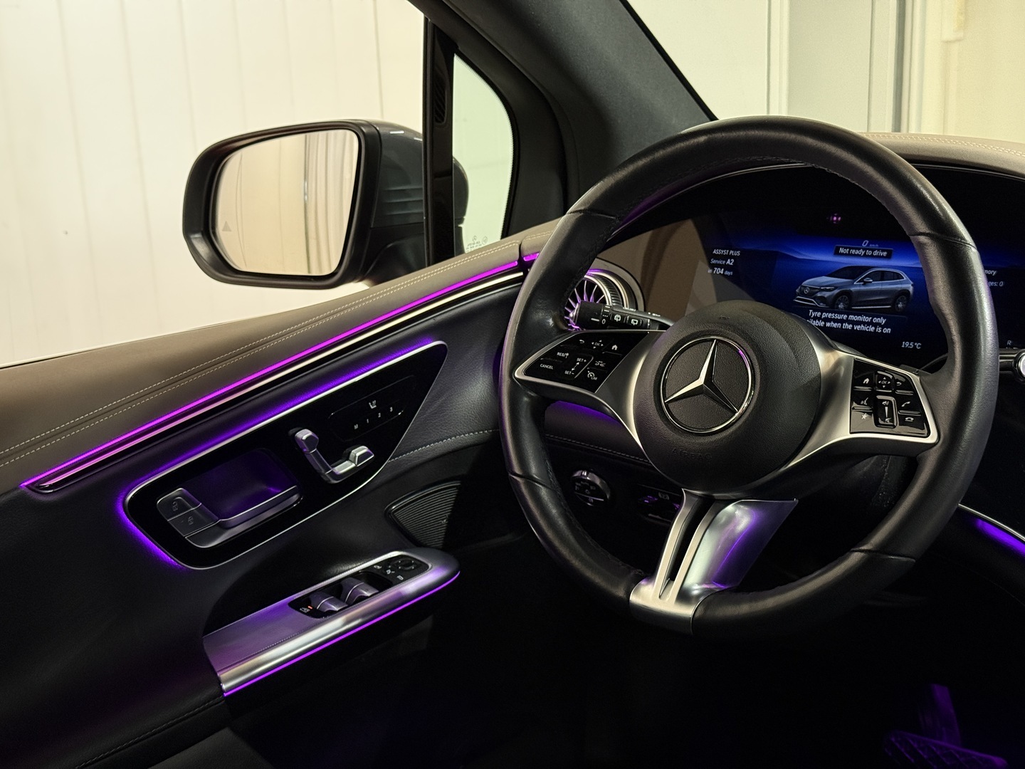 MERCEDES-BENZ EQE SUV 2023