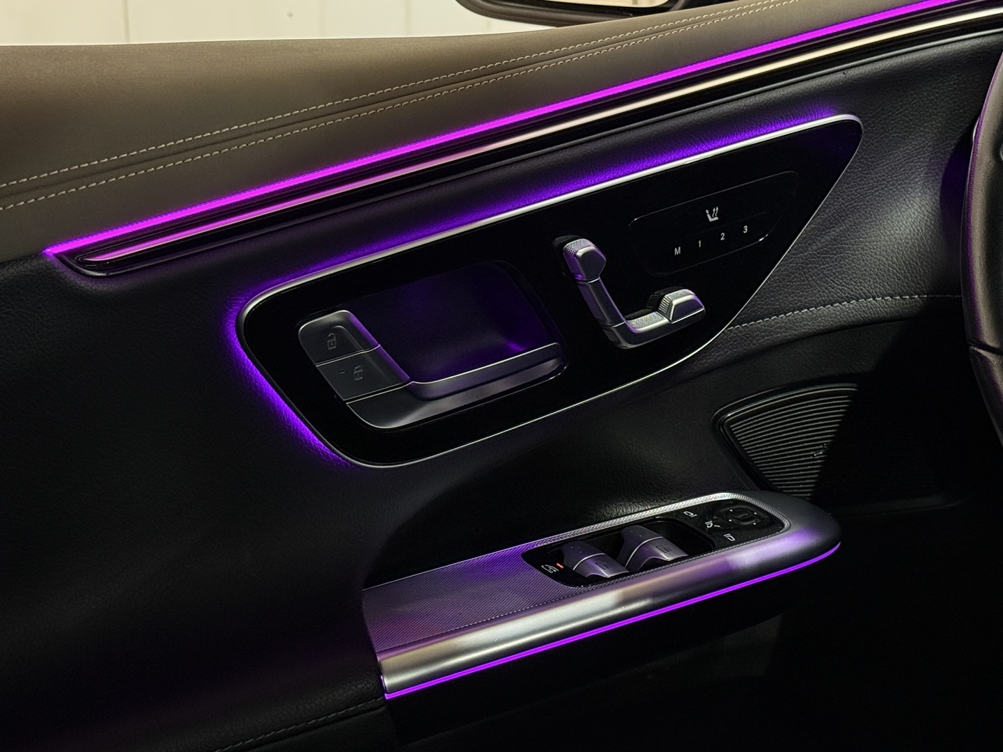 MERCEDES-BENZ EQE SUV 2023