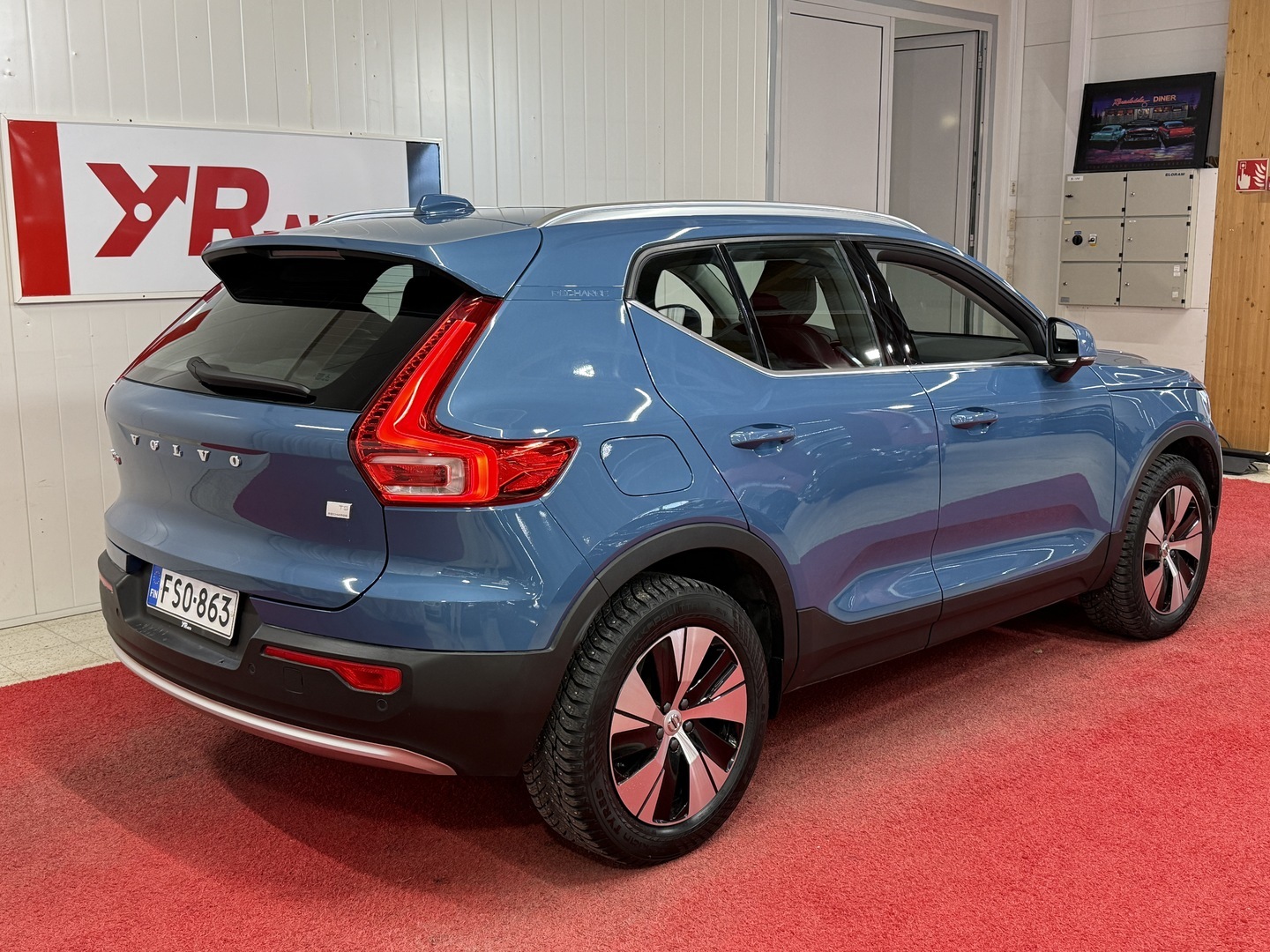 VOLVO XC40 2023