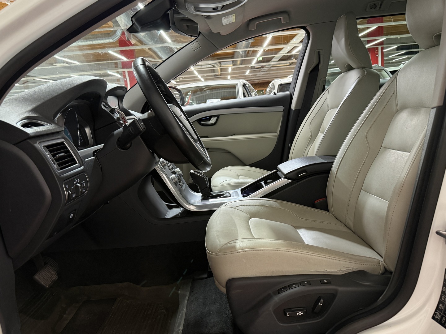 VOLVO V70 2016