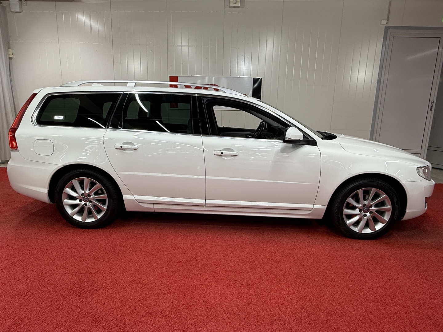 VOLVO V70 2016