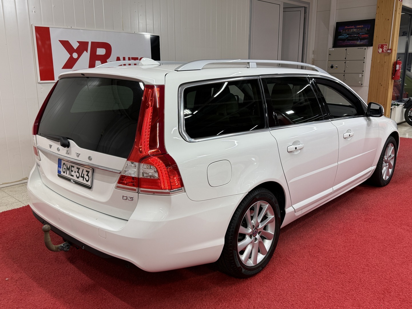 VOLVO V70 2016