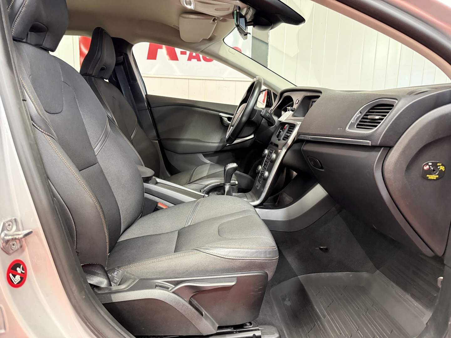 VOLVO V40 Cross Country 2016