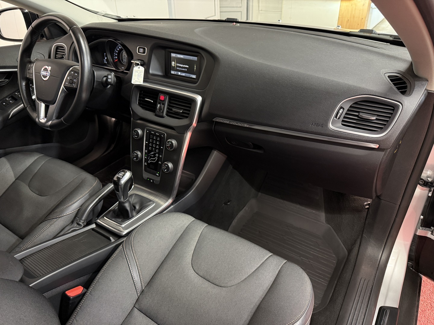 VOLVO V40 Cross Country 2016