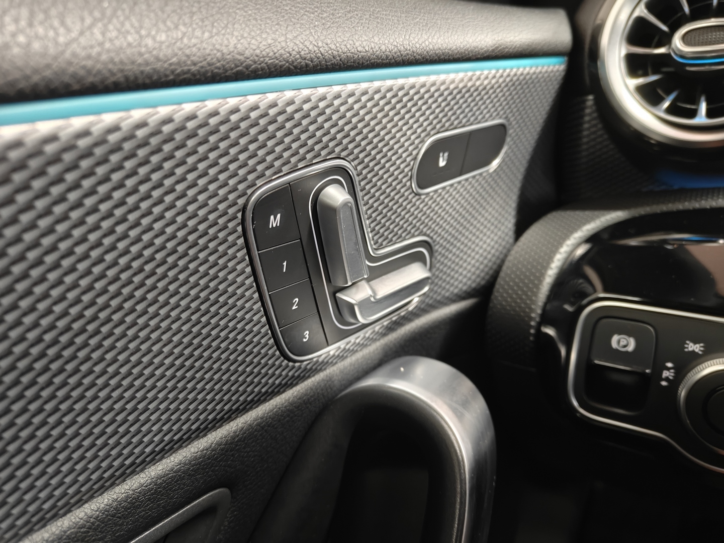 MERCEDES-BENZ A 2019