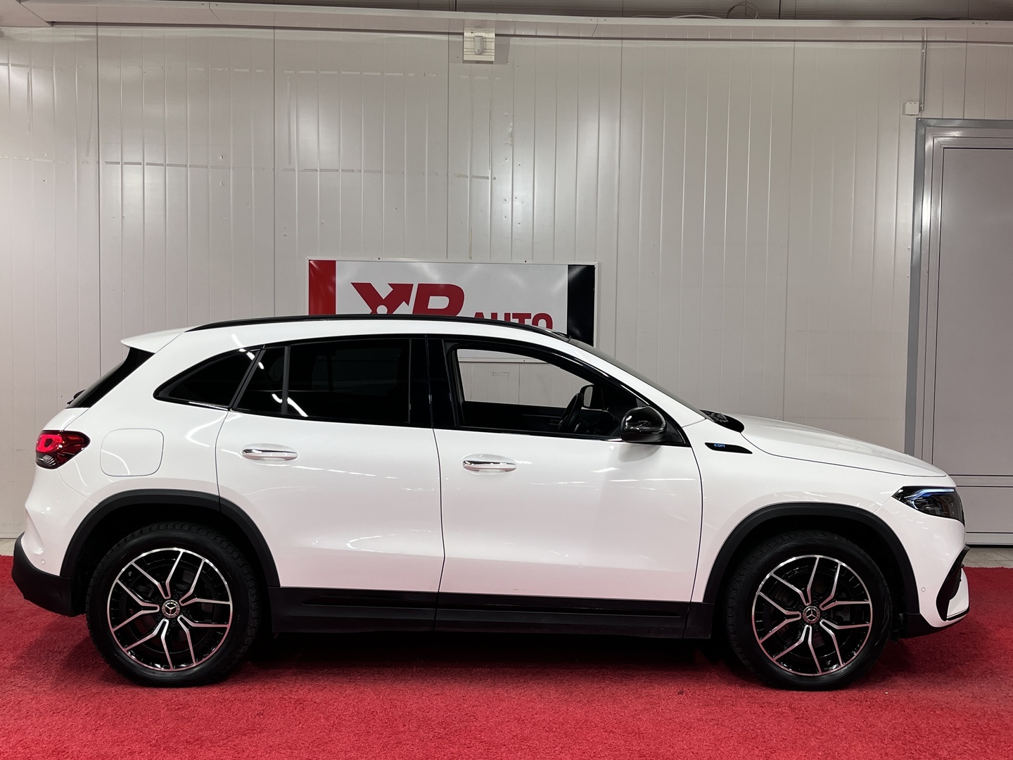 MERCEDES-BENZ EQA 2021