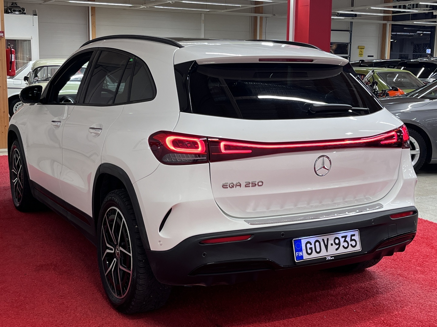 MERCEDES-BENZ EQA 2021