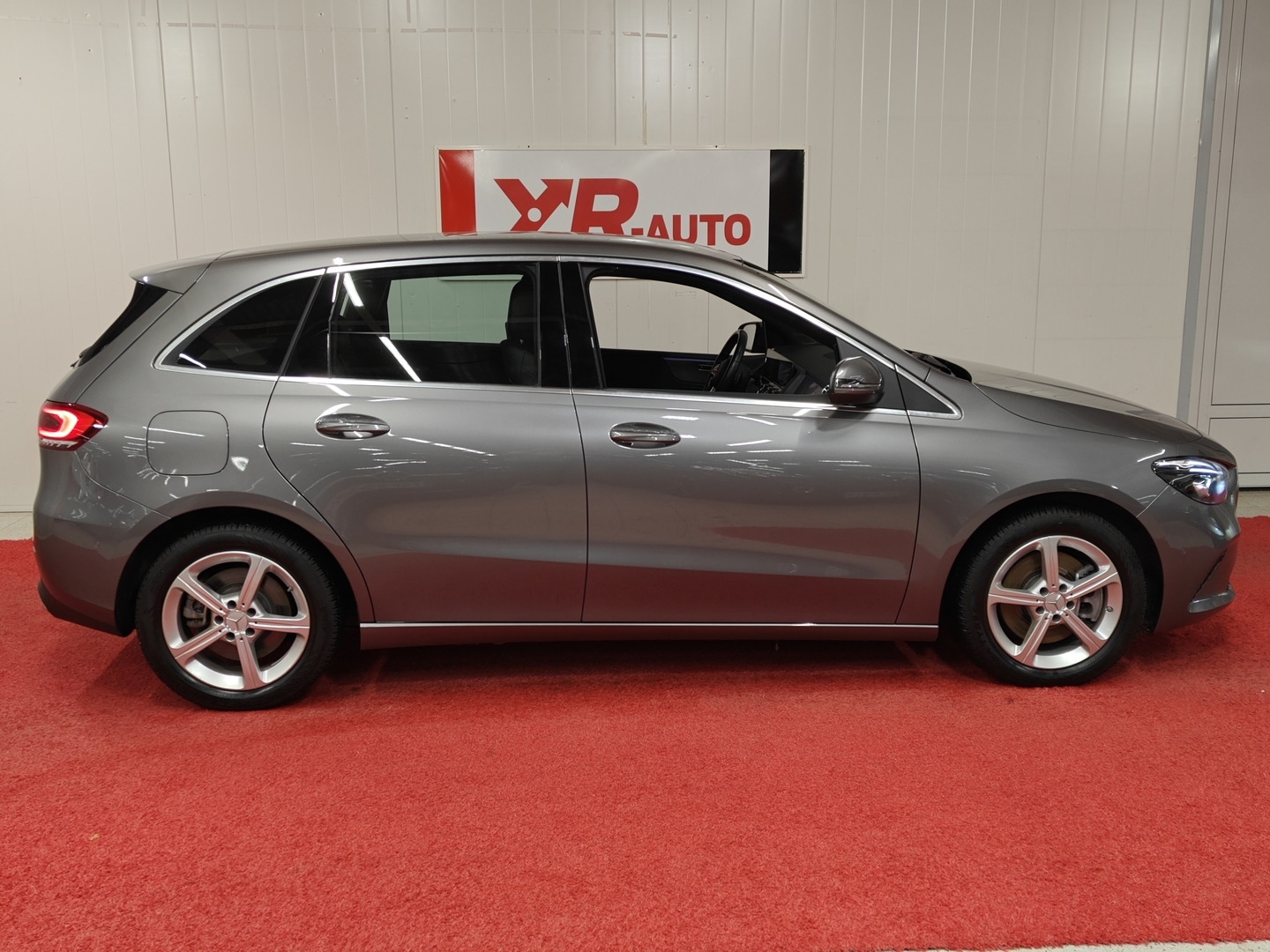 MERCEDES-BENZ B 2023