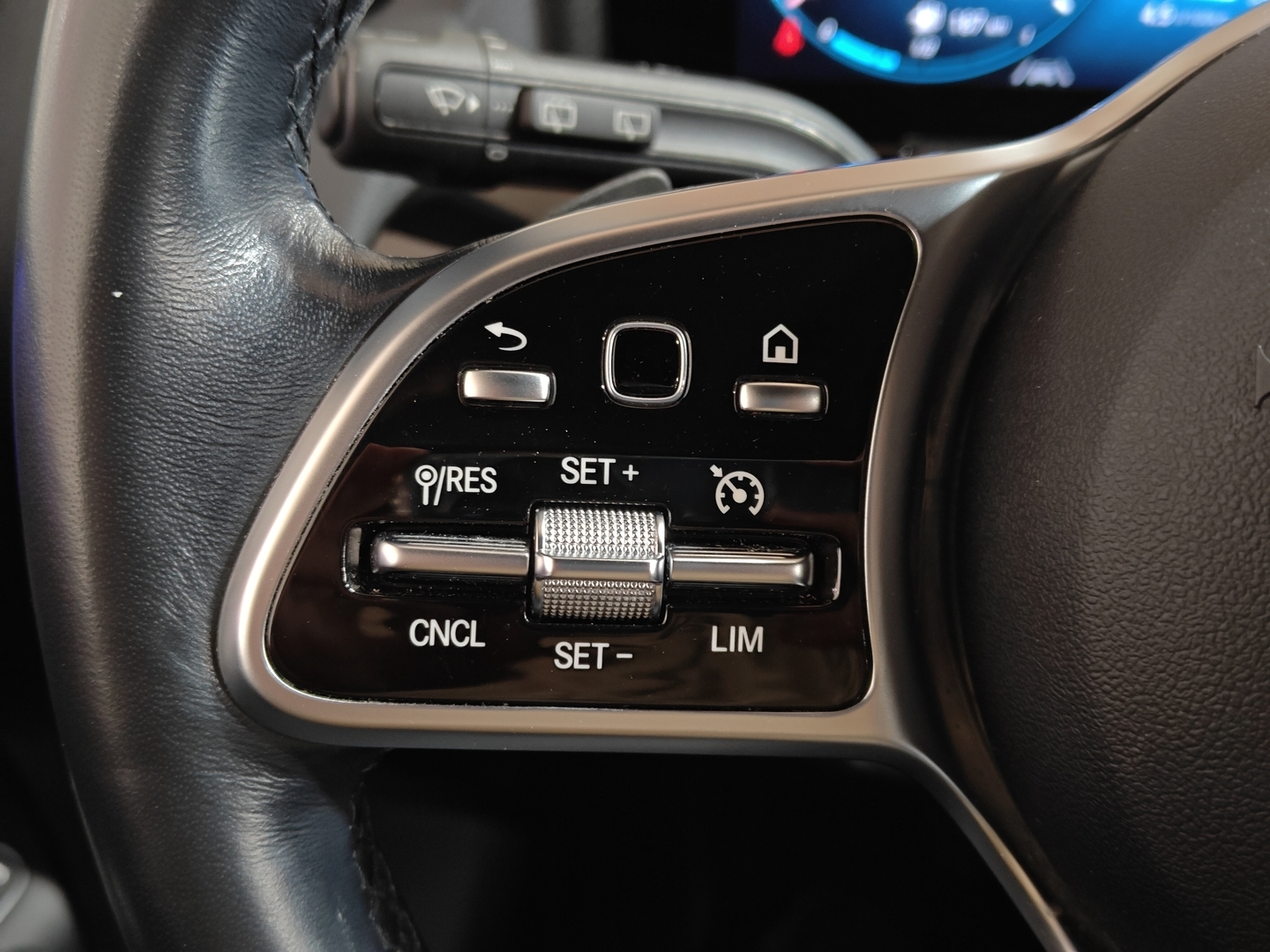 MERCEDES-BENZ B 2023