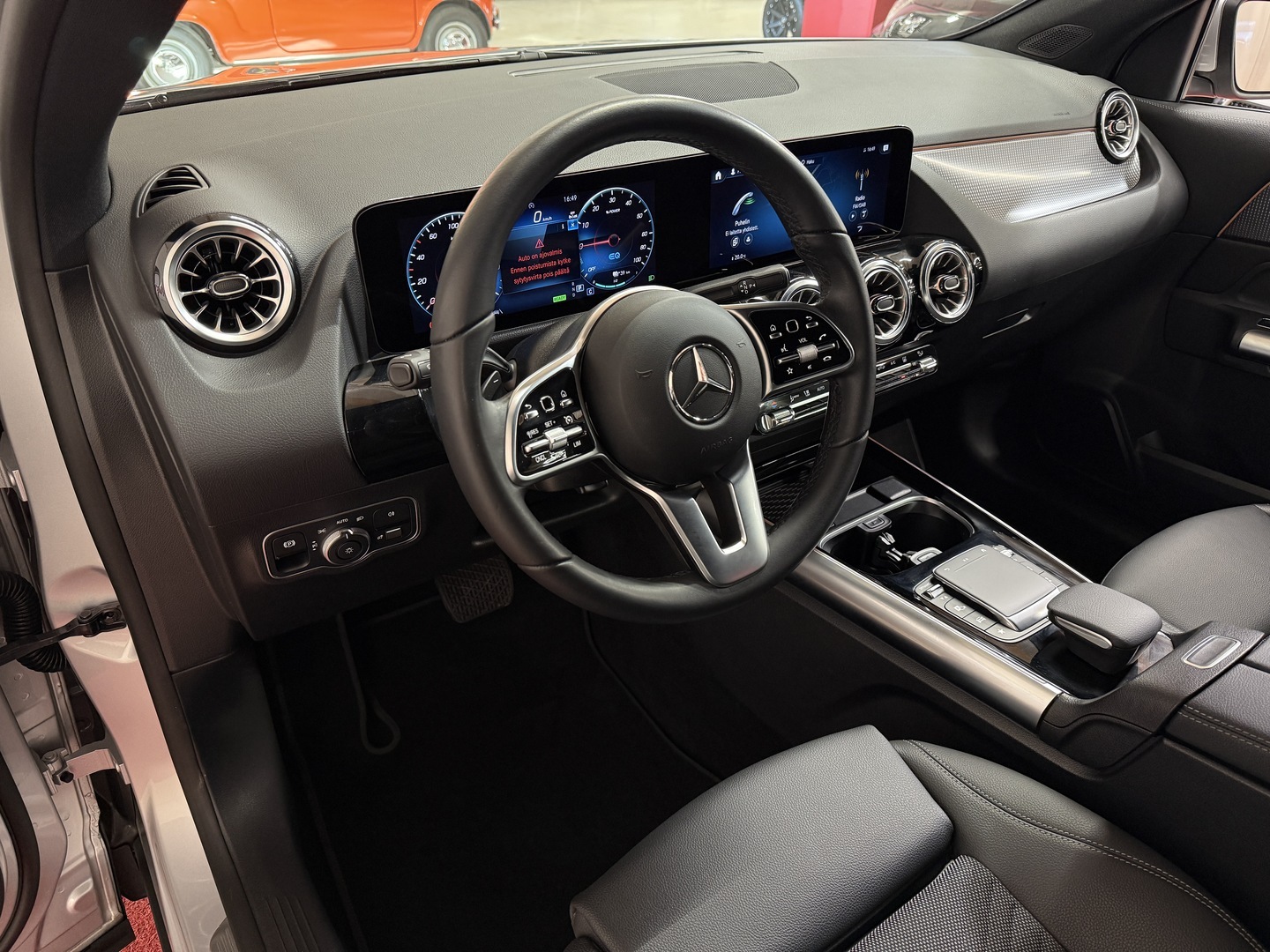 MERCEDES-BENZ GLA 2023