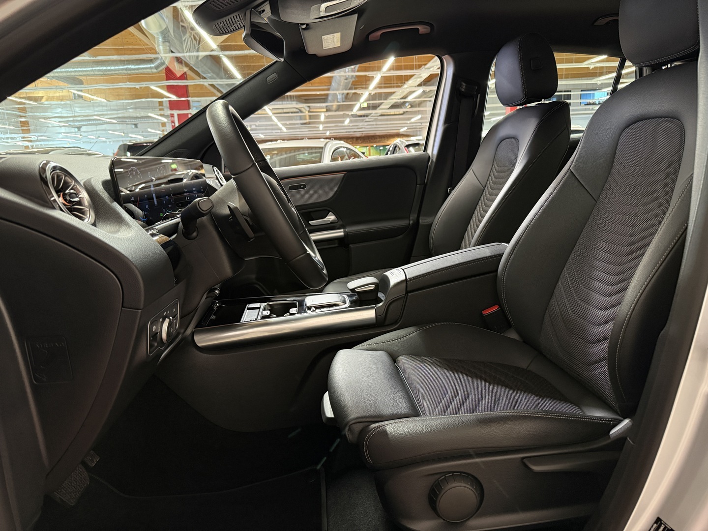 MERCEDES-BENZ GLA 2023