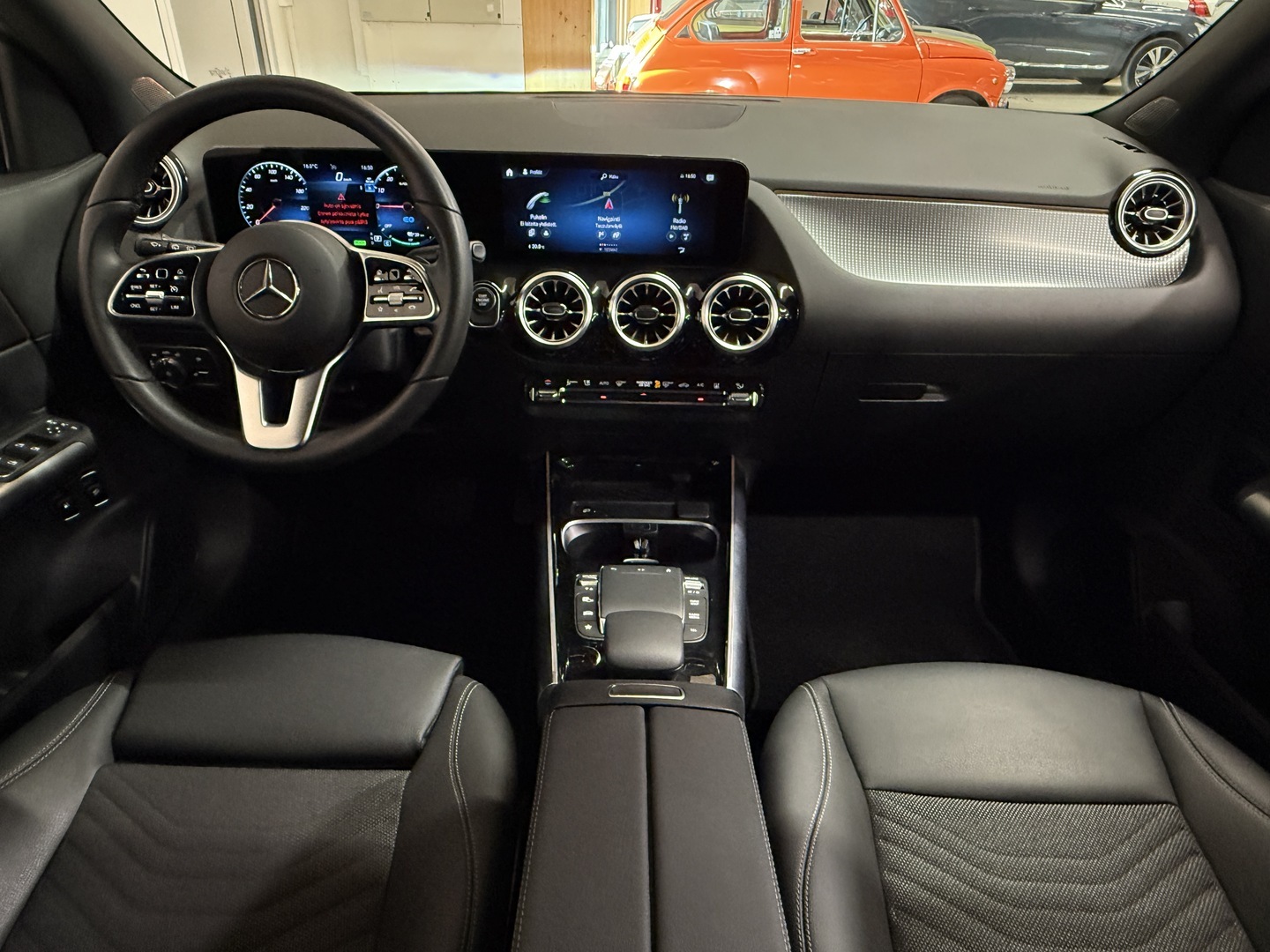 MERCEDES-BENZ GLA 2023