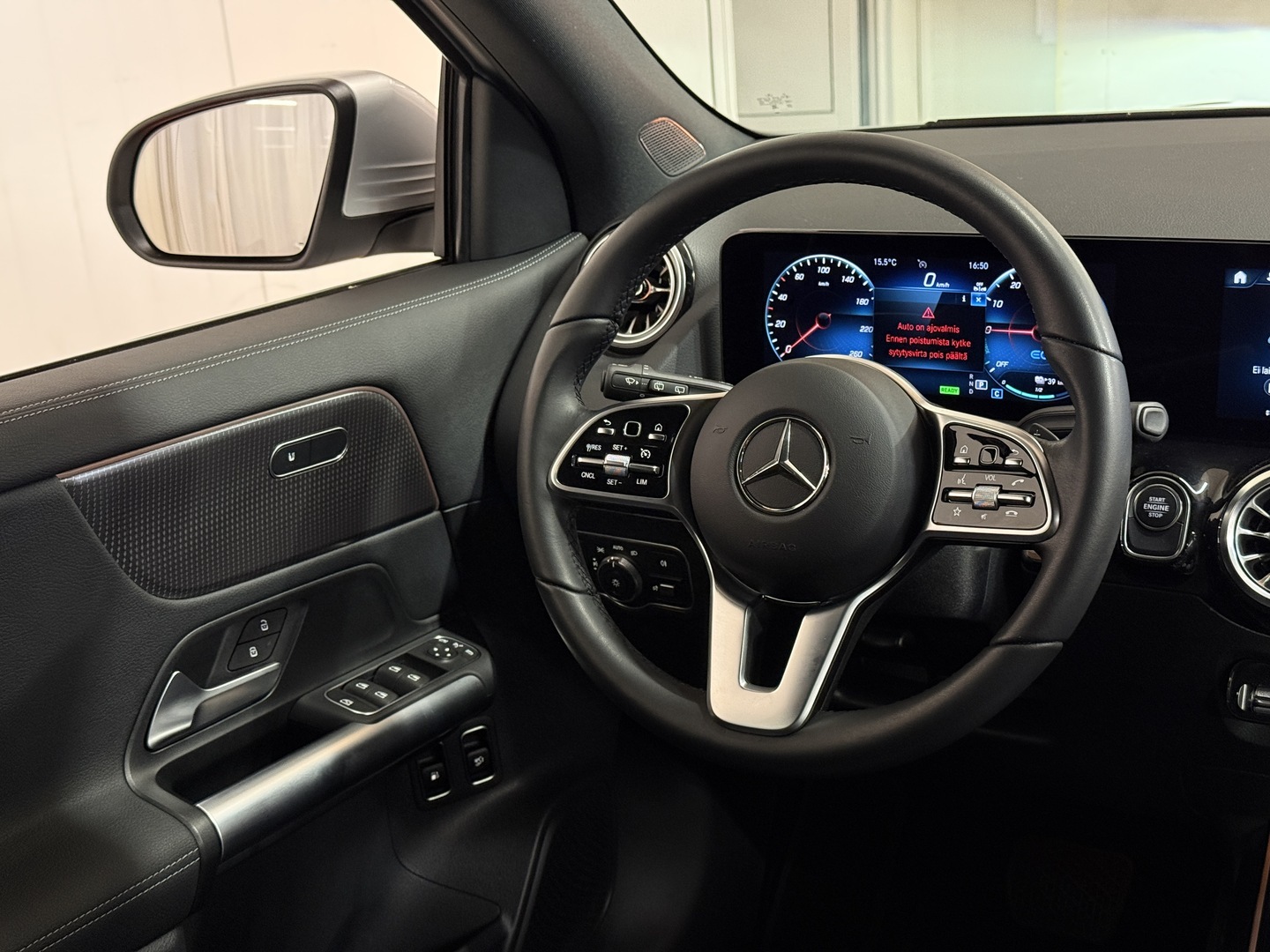 MERCEDES-BENZ GLA 2023