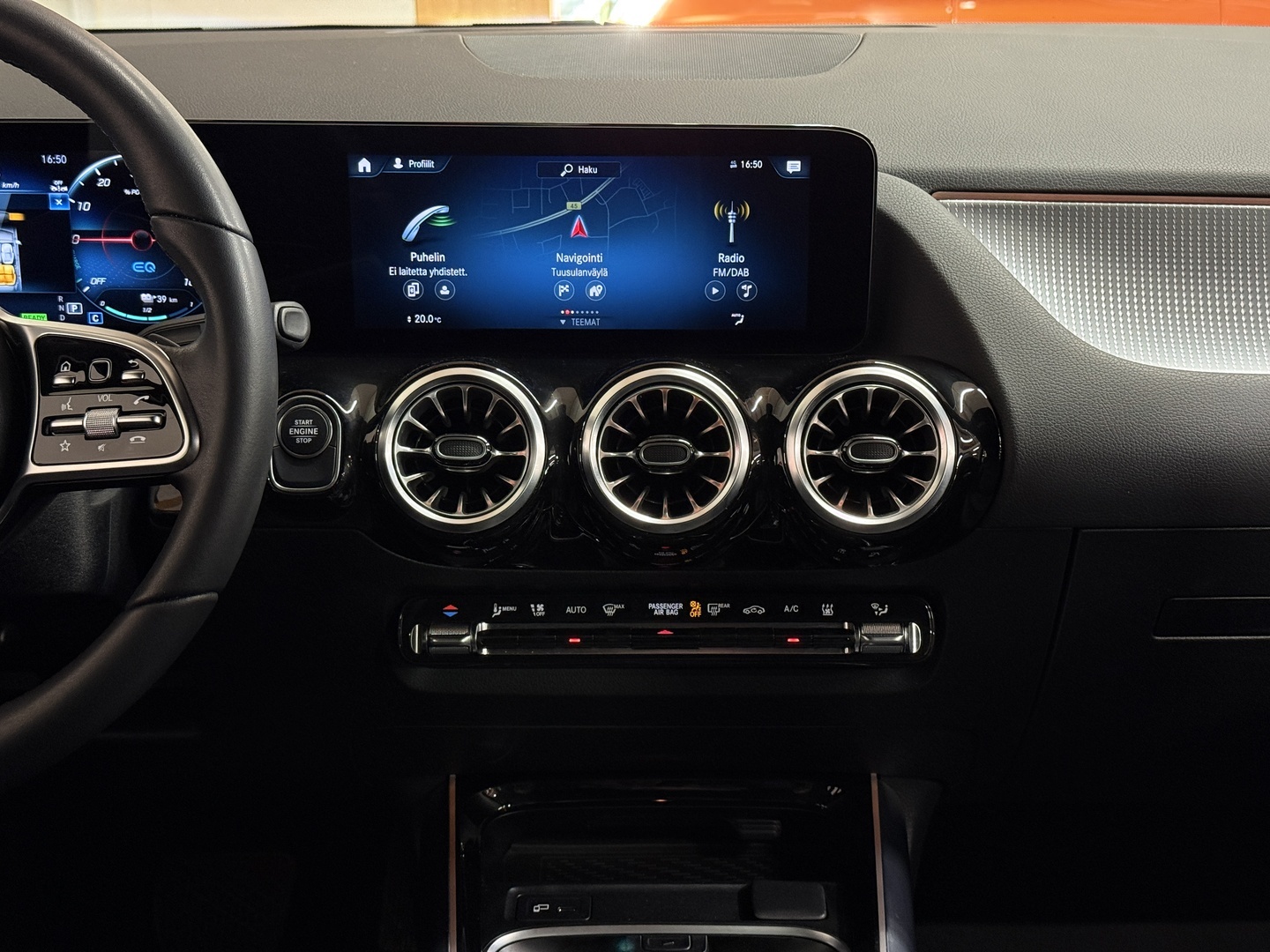 MERCEDES-BENZ GLA 2023