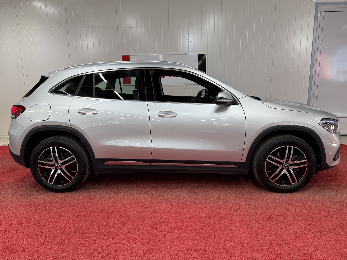 MERCEDES-BENZ GLA 2023
