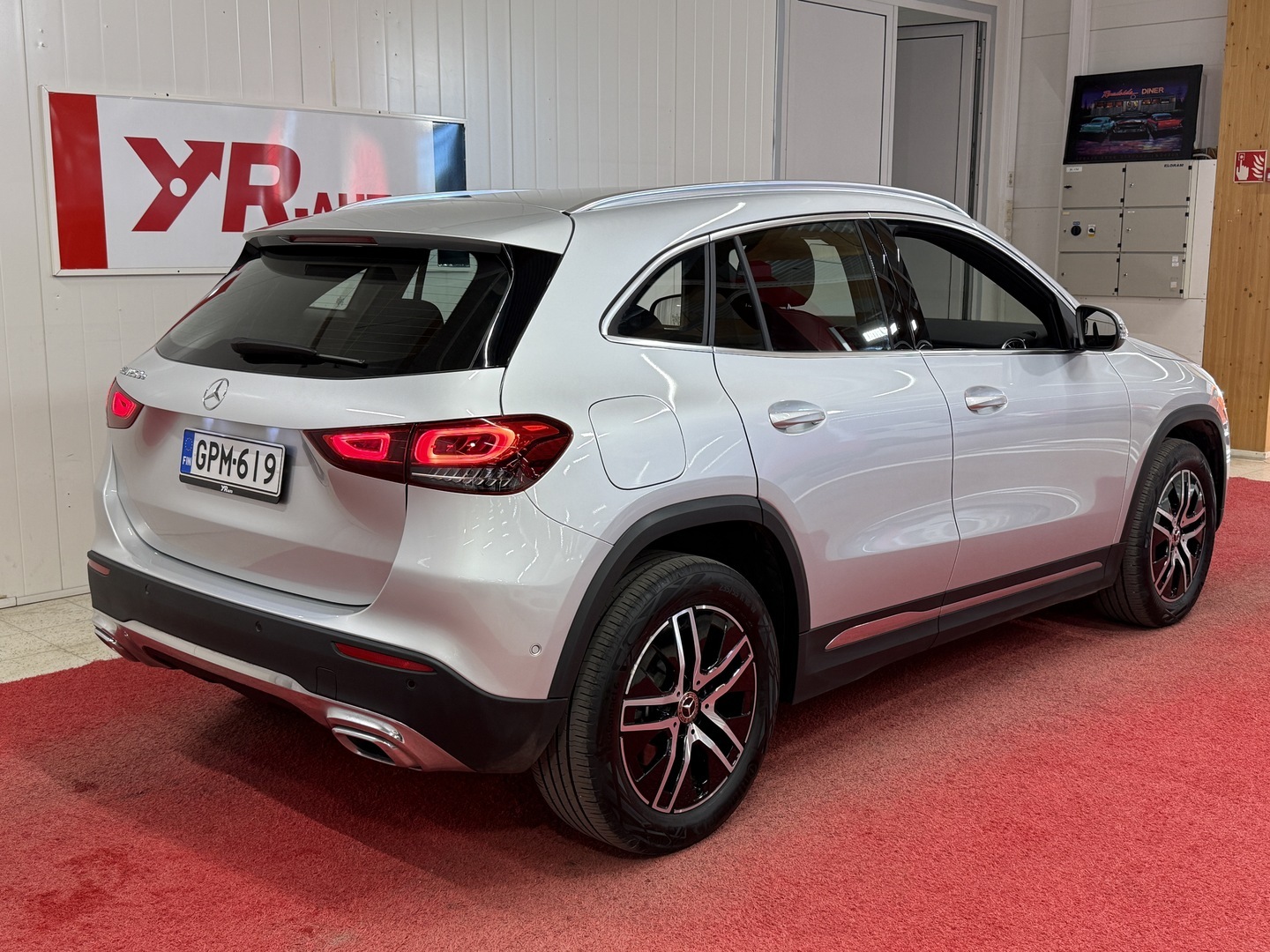 MERCEDES-BENZ GLA 2023