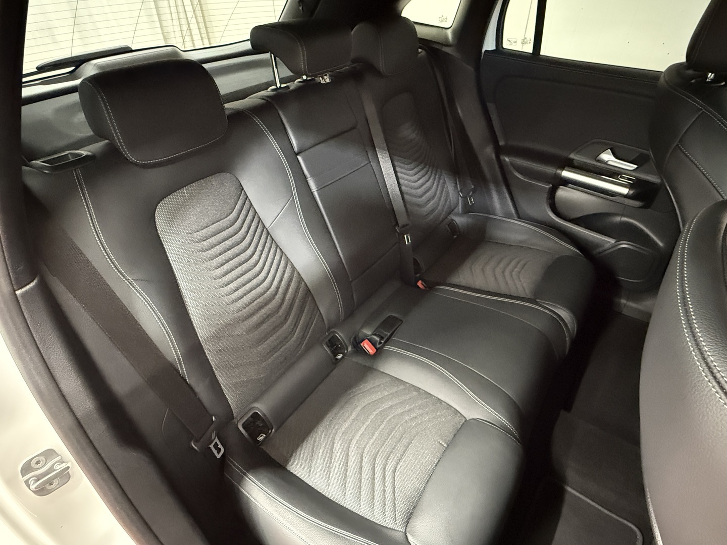MERCEDES-BENZ EQA 11