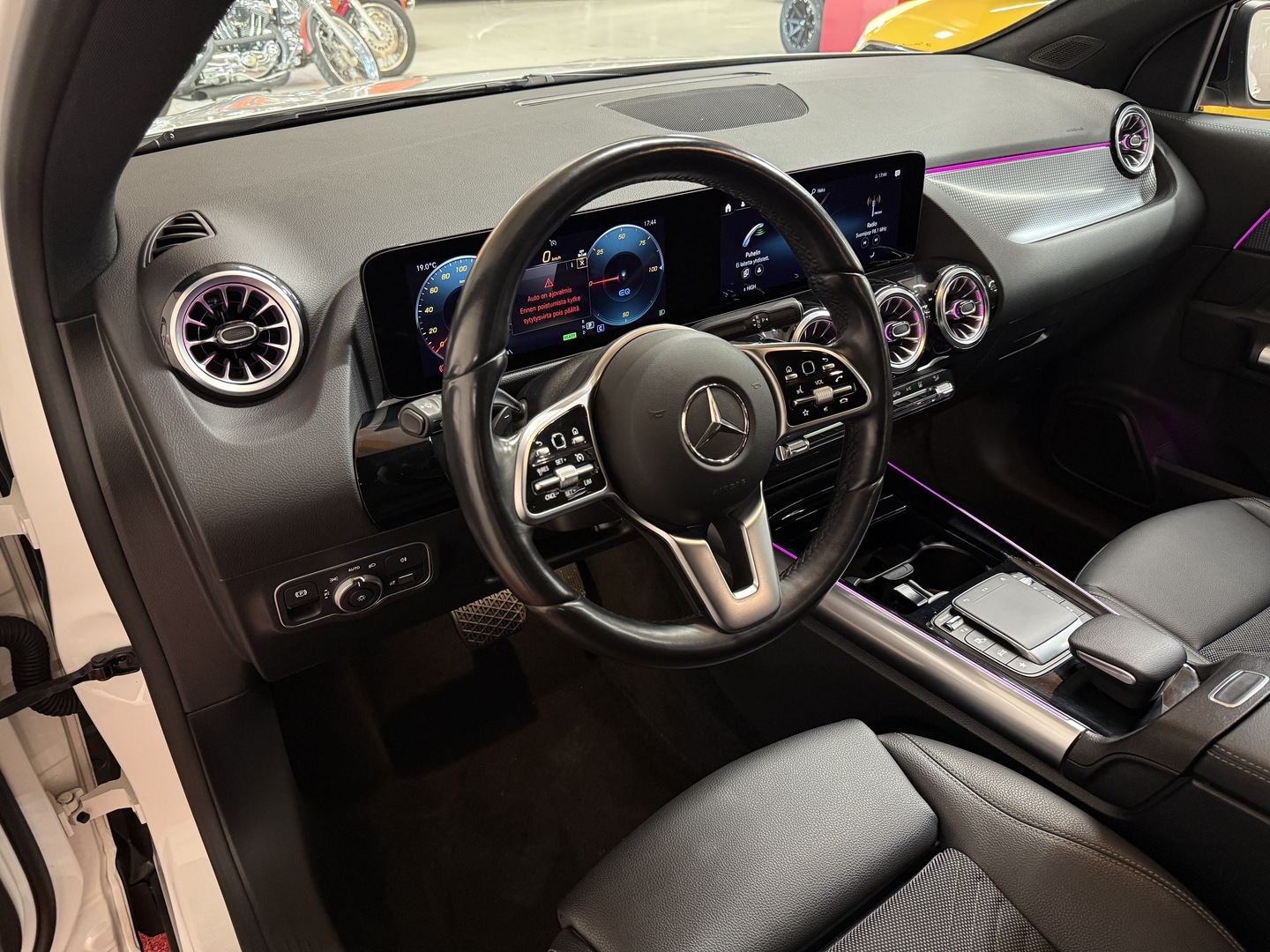 MERCEDES-BENZ EQA 12