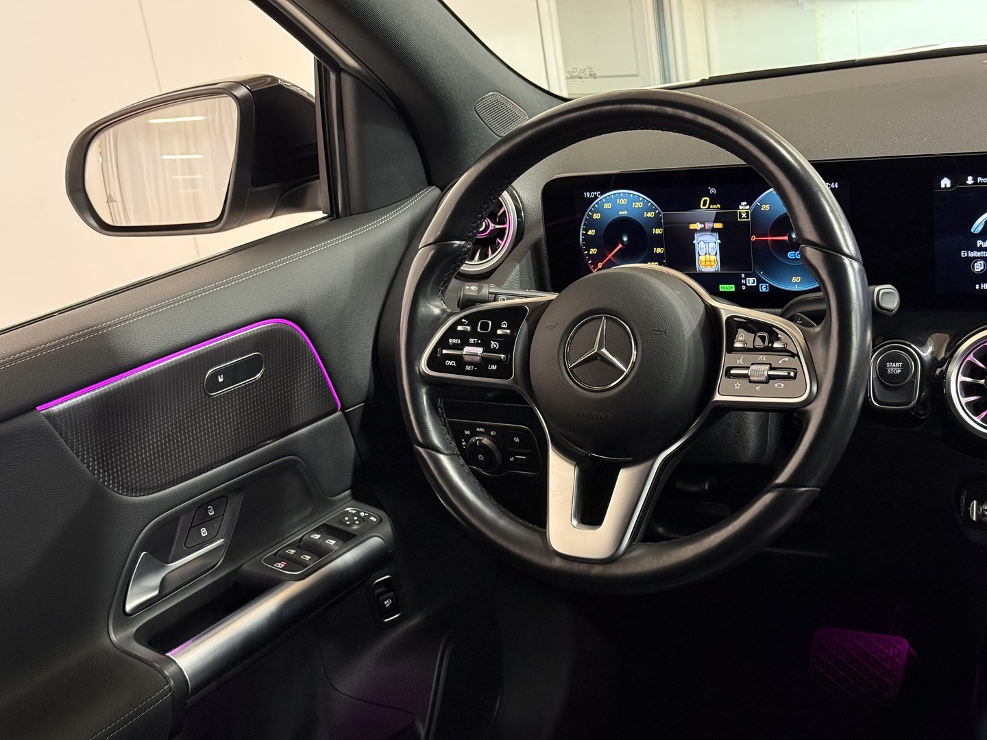 MERCEDES-BENZ EQA 17