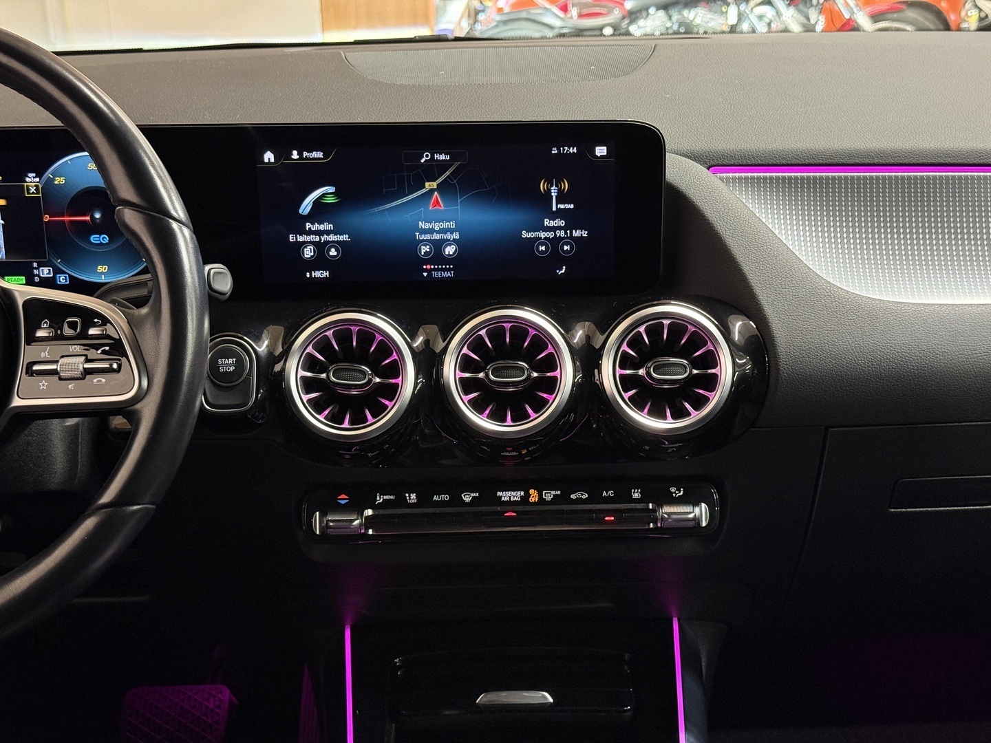 MERCEDES-BENZ EQA 18