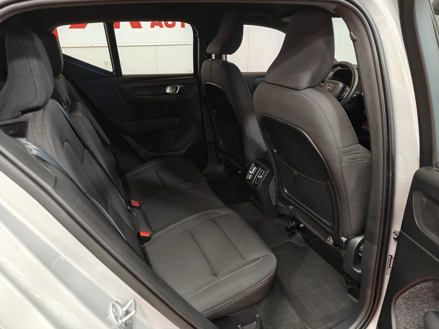 VOLVO XC40 2024