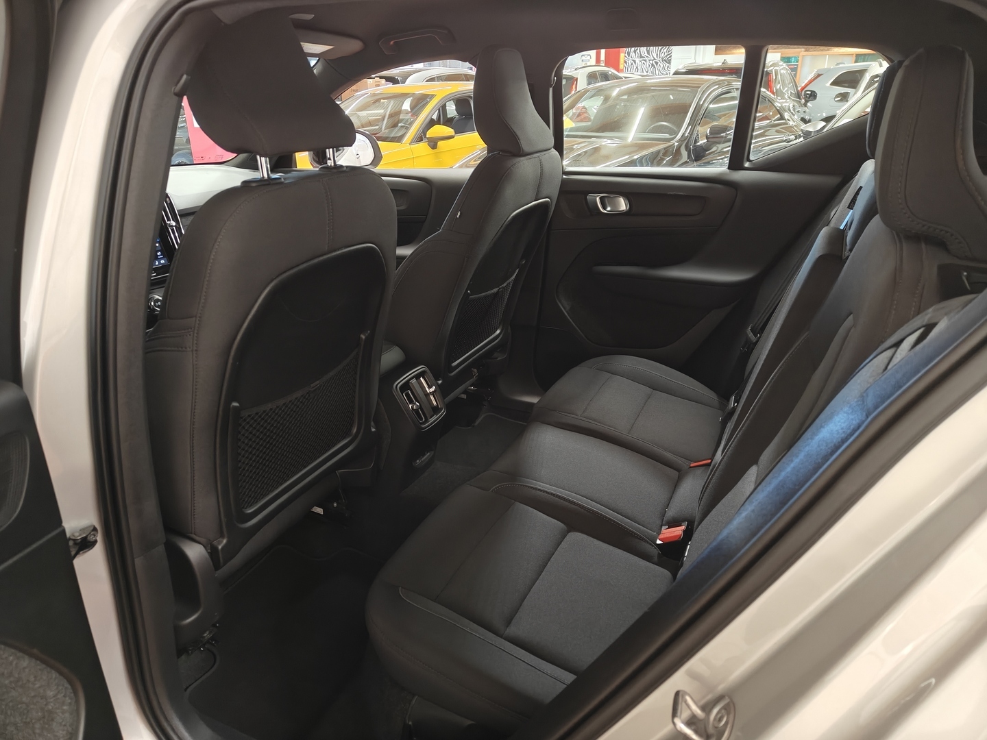 VOLVO XC40 2024