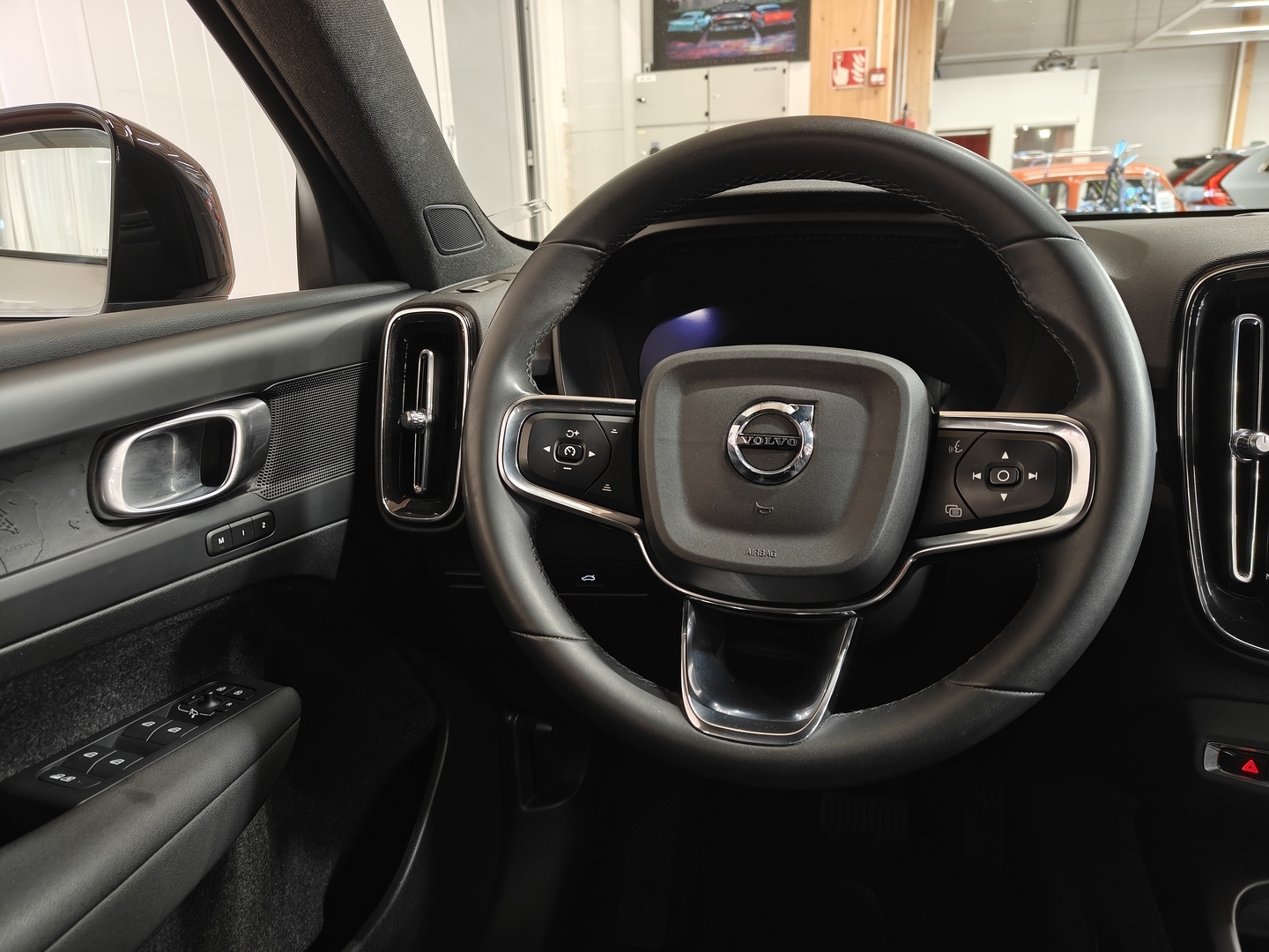 VOLVO XC40 2024