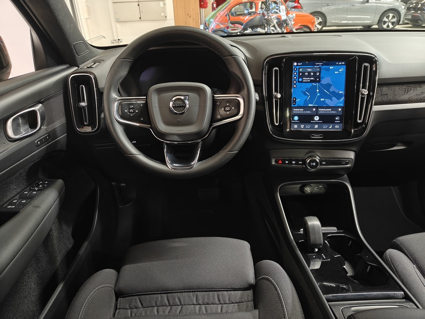 VOLVO XC40 2024