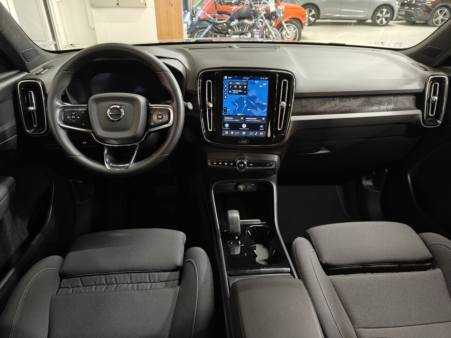 VOLVO XC40 2024