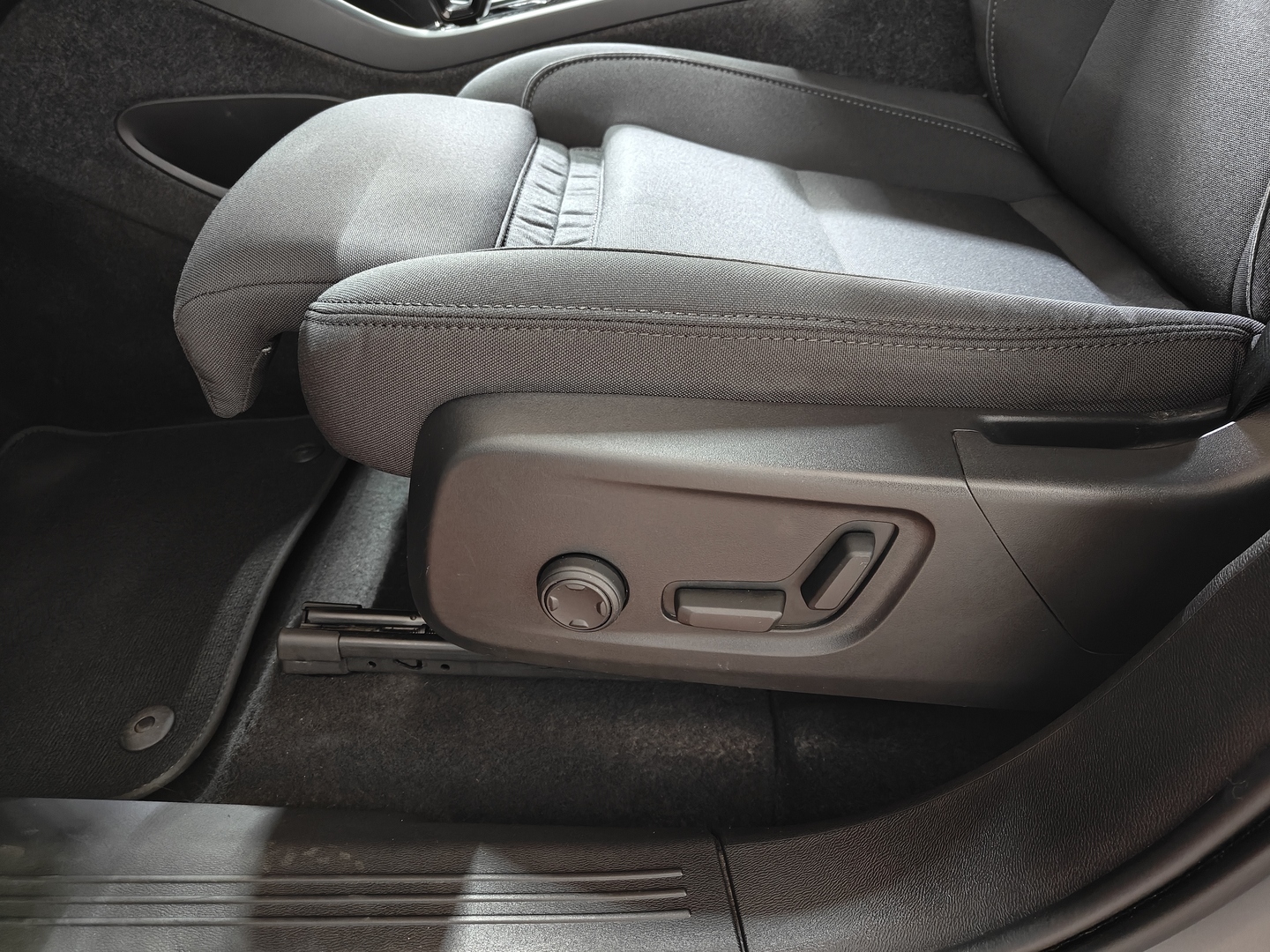 VOLVO XC40 2024