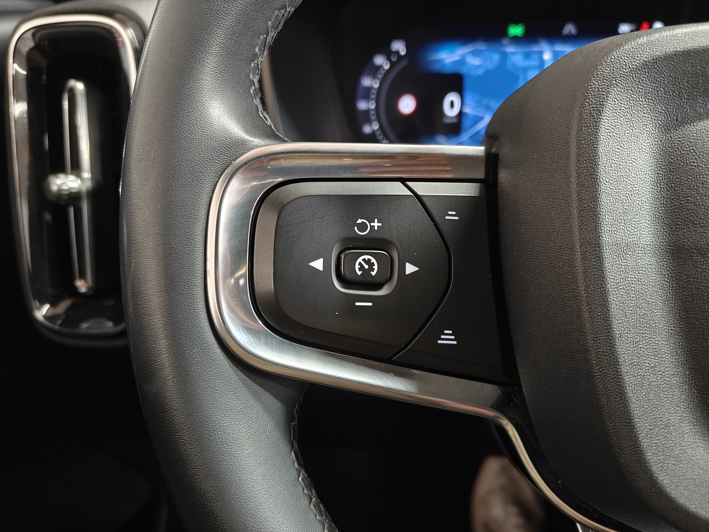 VOLVO XC40 2024