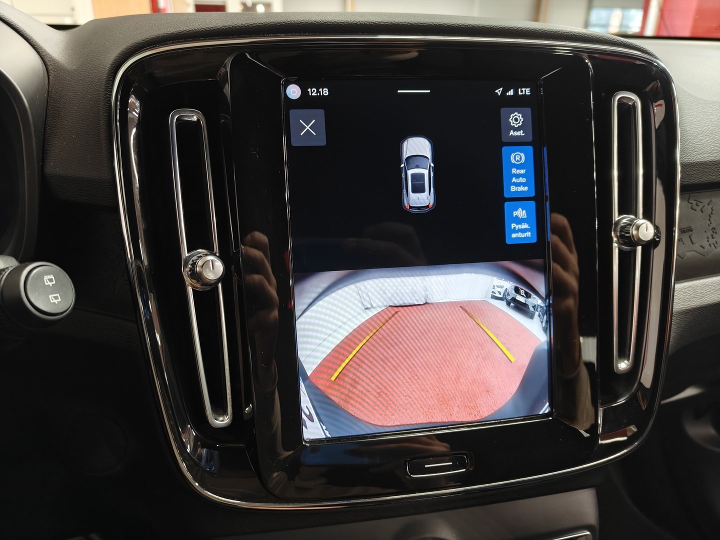 VOLVO XC40 2024