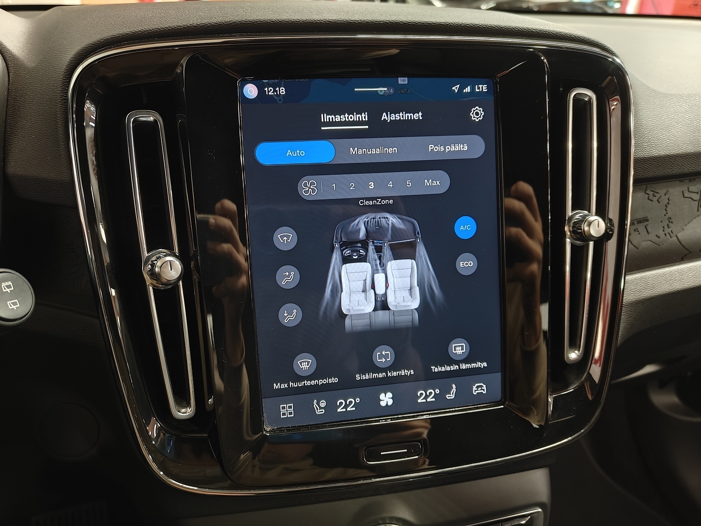 VOLVO XC40 2024