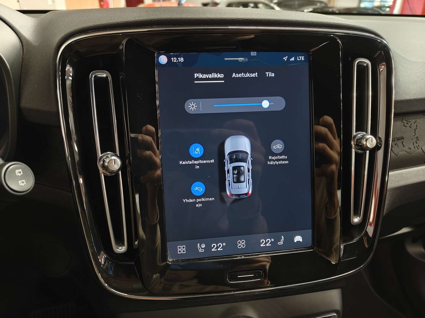 VOLVO XC40 2024