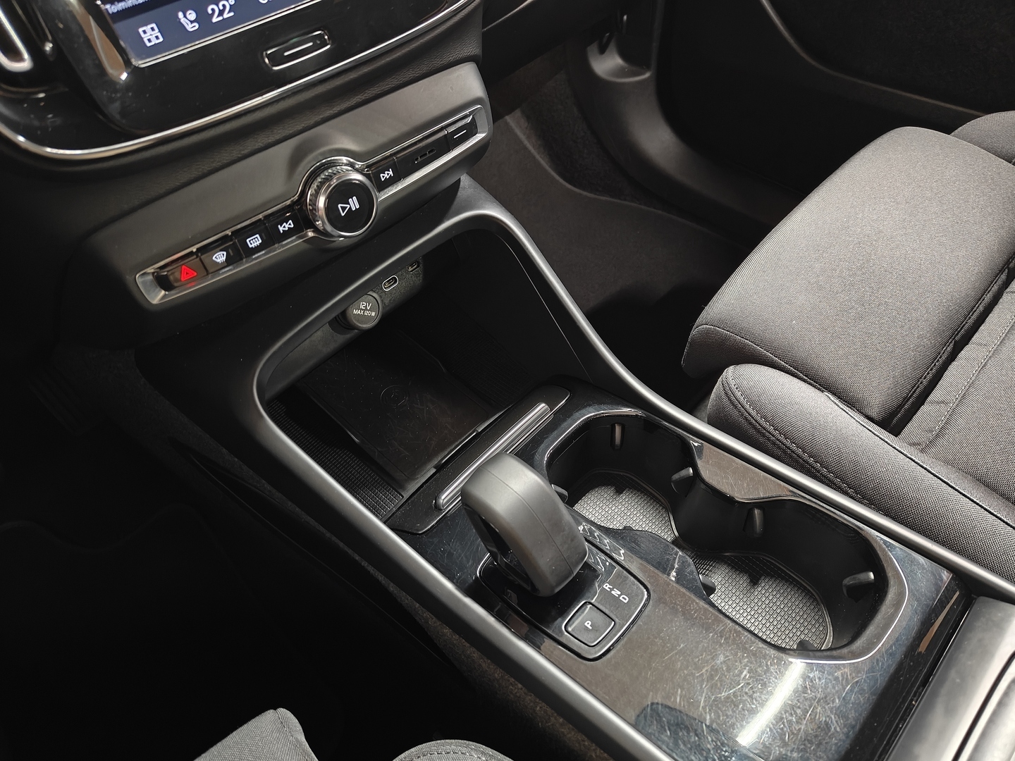 VOLVO XC40 2024