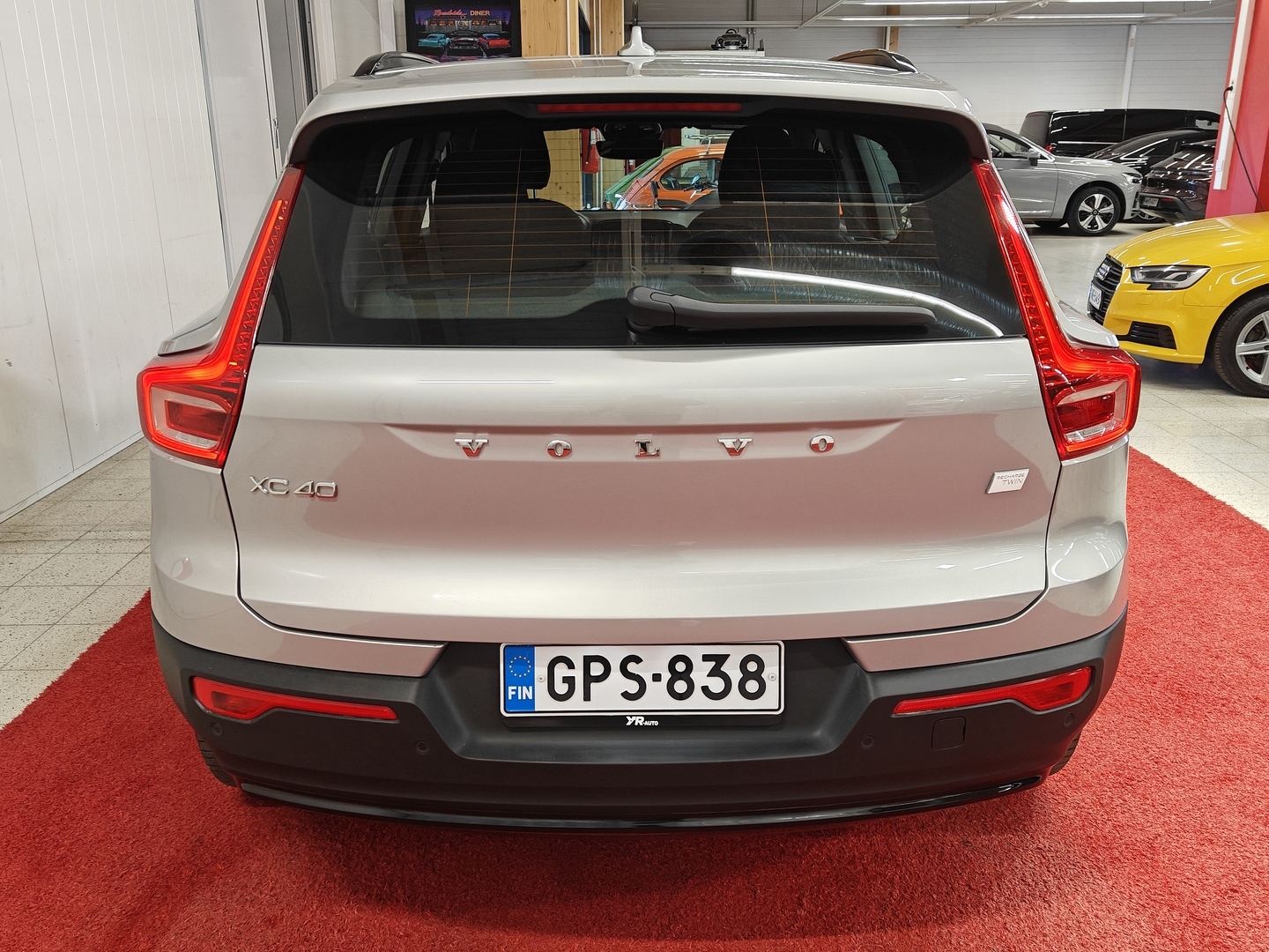 VOLVO XC40 2024